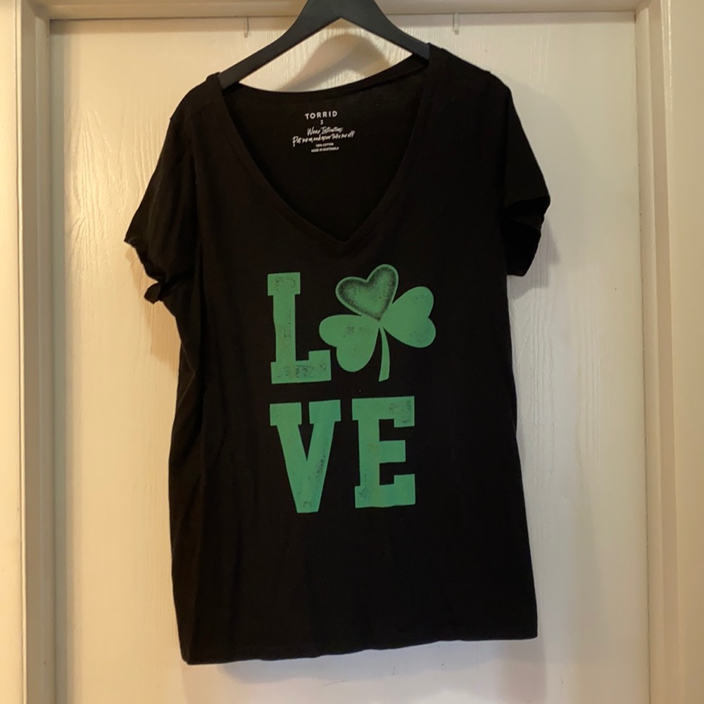 Black and green shamrock love T-shirt